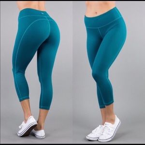 Buffbunny Camilla cropped leggings laguna small